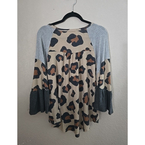FSL Apparel Tan Leopard Print Waffle Knit Bell Sleeve Top Womans Size Large - Picture 2 of 5